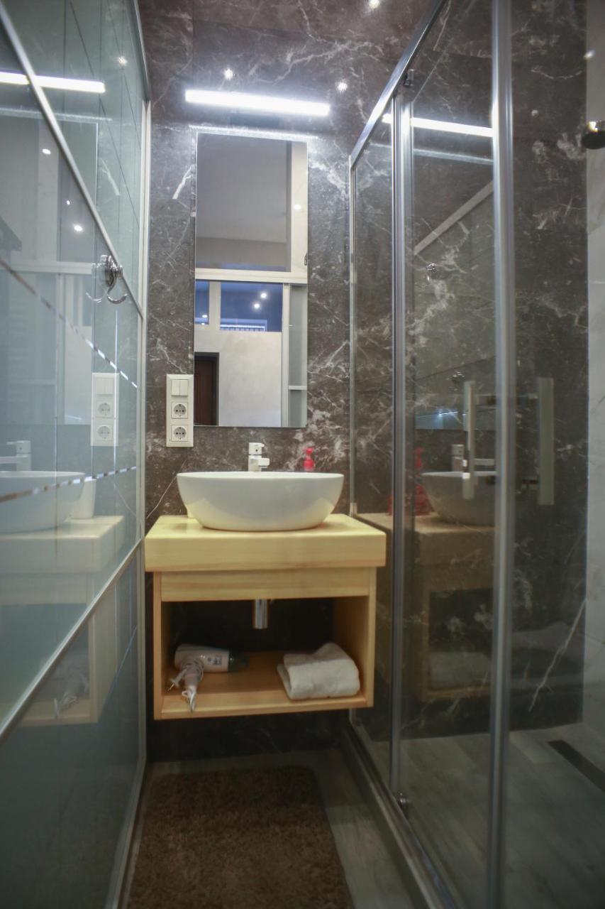Leogrand Apartment On Drohobycha 4 Lviv Ngoại thất bức ảnh
