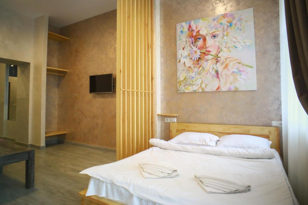 Leogrand Apartment On Drohobycha 4 Lviv Ngoại thất bức ảnh