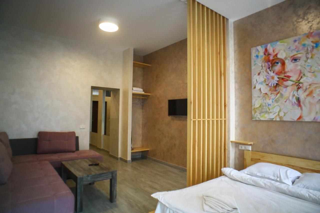 Leogrand Apartment On Drohobycha 4 Lviv Ngoại thất bức ảnh