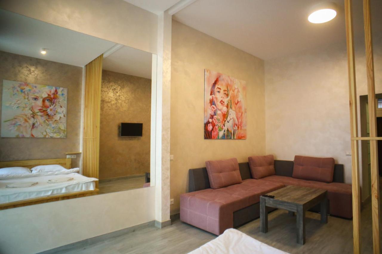 Leogrand Apartment On Drohobycha 4 Lviv Ngoại thất bức ảnh