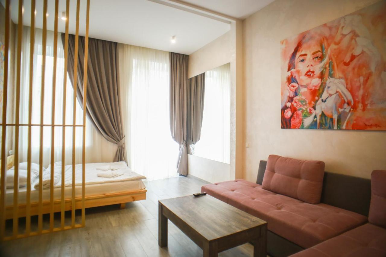 Leogrand Apartment On Drohobycha 4 Lviv Ngoại thất bức ảnh